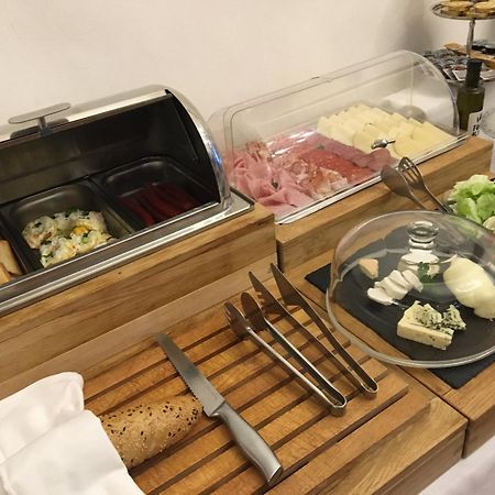 Hotel Pod Zamkem Velké Meziříčí Buitenkant foto